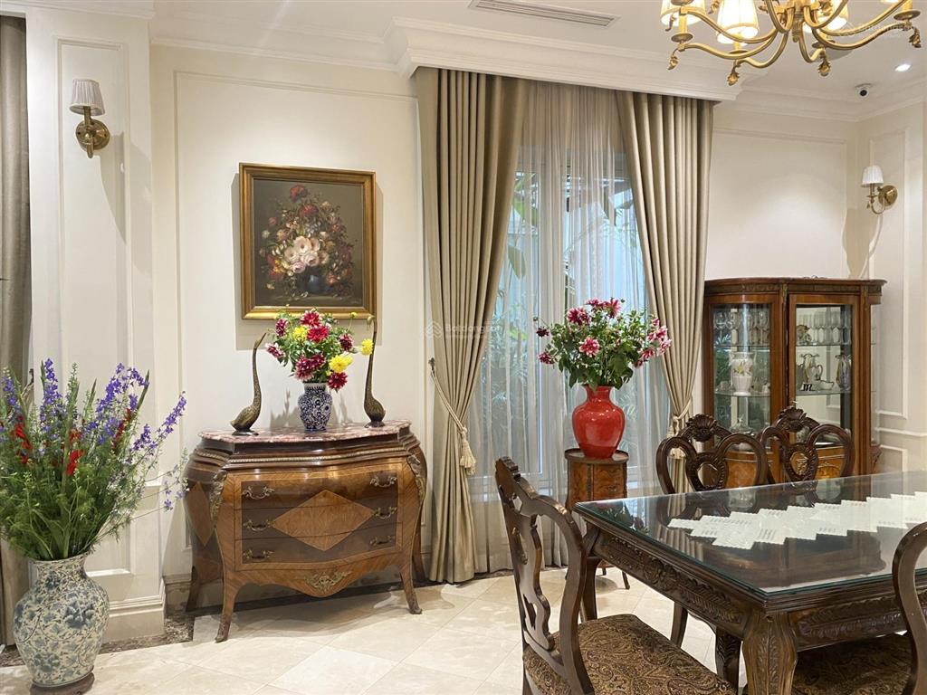 Bán biệt thự khu anh đào  vinhomes long biên  full nội thất. dt 260m, mt 9m. giá thỏa thuận.