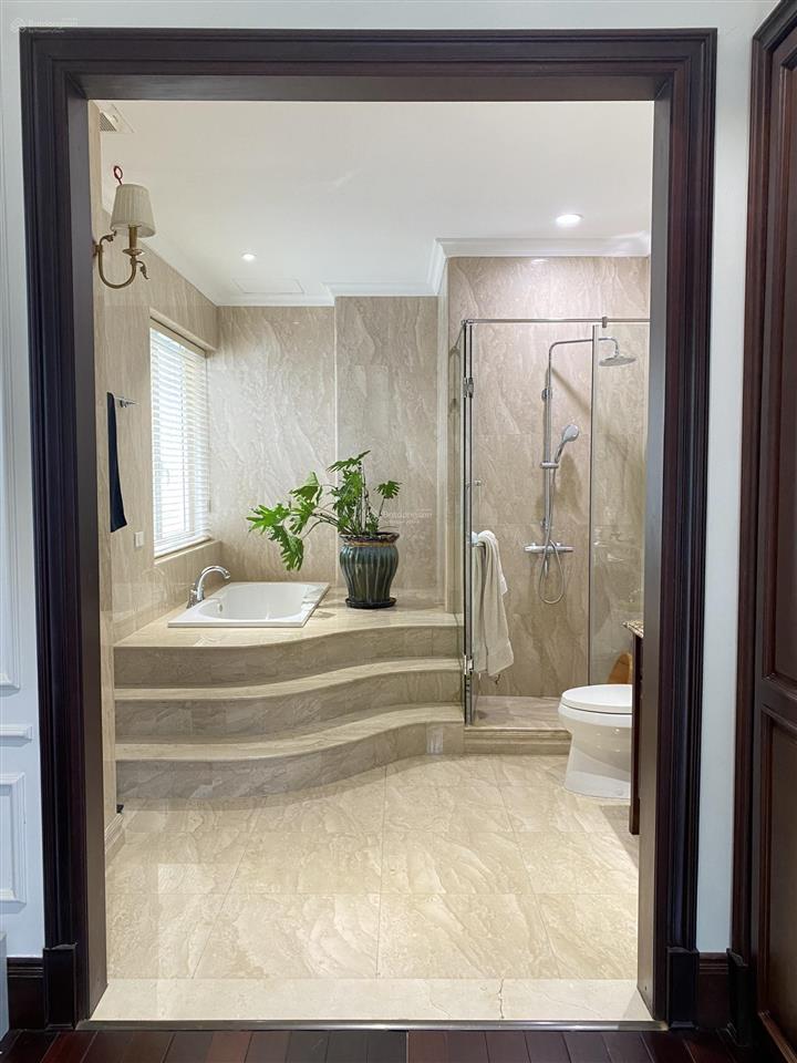 Bán biệt thự khu anh đào  vinhomes long biên  full nội thất. dt 260m, mt 9m. giá thỏa thuận.