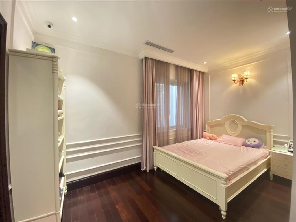 Bán biệt thự khu anh đào  vinhomes long biên  full nội thất. dt 260m, mt 9m. giá thỏa thuận.