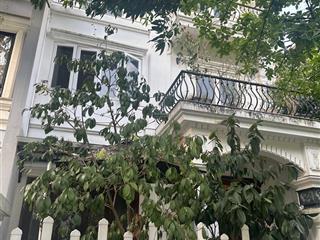 Bán biệt thự khu anh đào  vinhomes long biên  full nội thất. dt 135m², mt 9m. giá thỏa thuận.