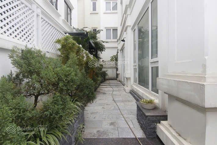 Cần cho thuê căn biệt thự khu anh đào  vinhomes long biên. dt 160m², mt 9m, full nội thất.