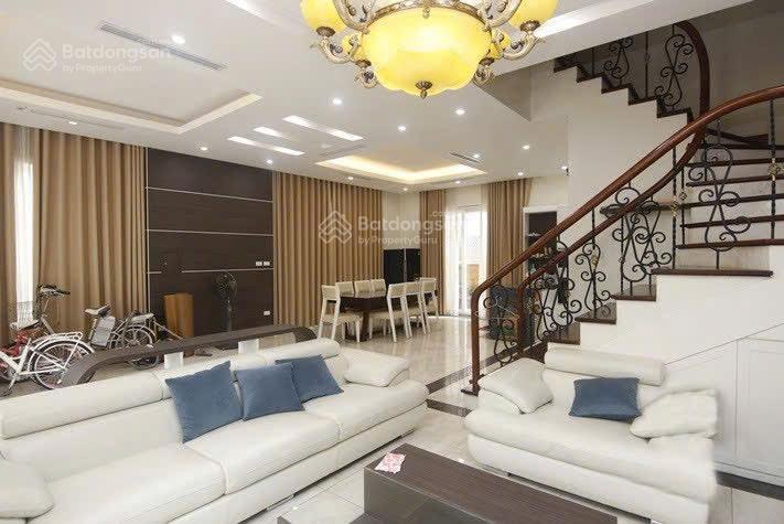 Cần cho thuê căn biệt thự khu anh đào  vinhomes long biên. dt 160m², mt 9m, full nội thất.