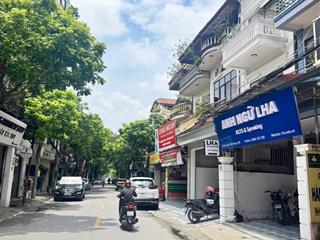 Chính chủ nhờ nhà mặt phố hoa lâm  đã chia 3 sổ. dt 315m², mt 13.5m. giá hơn 80 tỷ