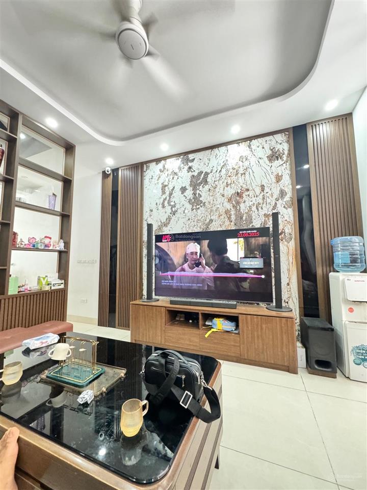 Chính chủ nhờ nhà mặt phố hoa lâm  đã chia 3 sổ. dt 315m², mt 13.5m. giá hơn 80 tỷ