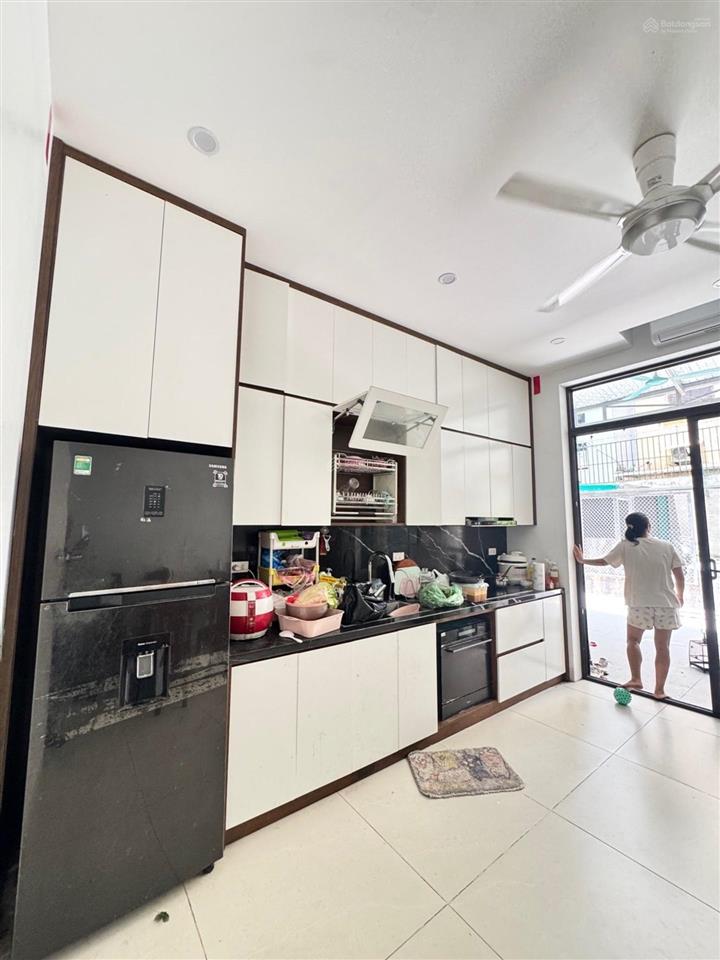 Chính chủ nhờ nhà mặt phố hoa lâm  đã chia 3 sổ. dt 315m², mt 13.5m. giá hơn 80 tỷ