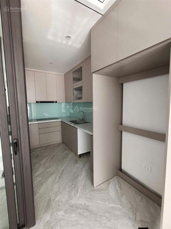 Cho thuê nhà nguyên căn nguyễn lam, phúc đồng, full nội thất, oto đỗ cửa. 40m, 5.5 tầng.
