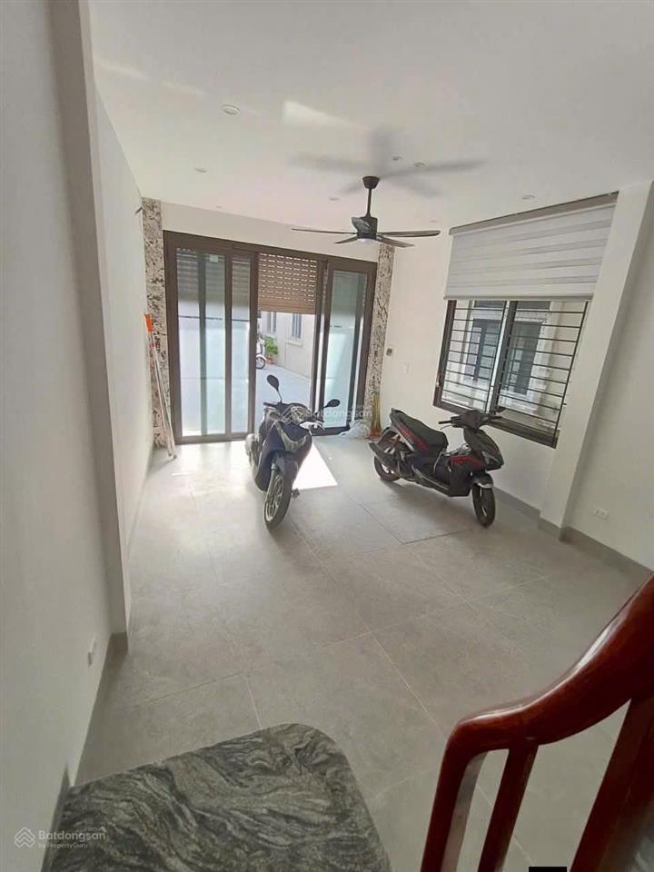 Cho thuê nhà nguyên căn nguyễn lam, phúc đồng, full nội thất, oto đỗ cửa. 40m, 5.5 tầng.