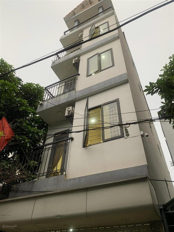Cho thuê nhà đường đàm quang trung cạnh aeon long biên  thang máy oto vào. 50m2,5 tầng, 4 ngủ