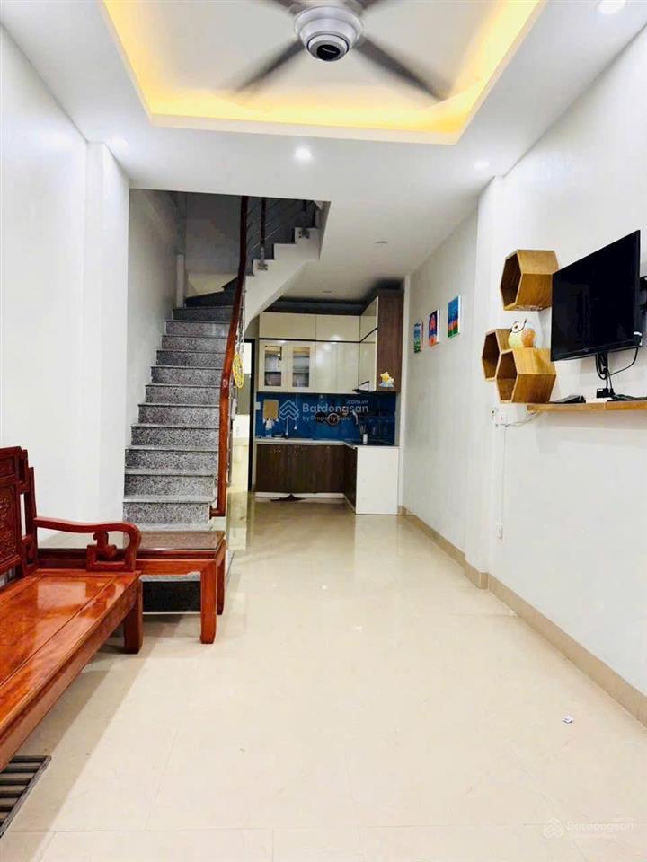 Tôi cần bán nhà phố tôn đức thắng  28m2, 3 tầng, mt3.3m. cách oto 10m  gần oto tránh. giá6.6