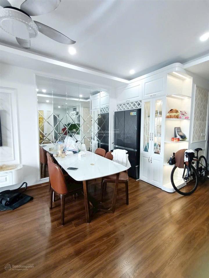 Tôi cần bán gấp căn chung cư ecohome phúc lợi  full nội thất đẹp. dt 68m2, 2 phòng ngủ, 2vs