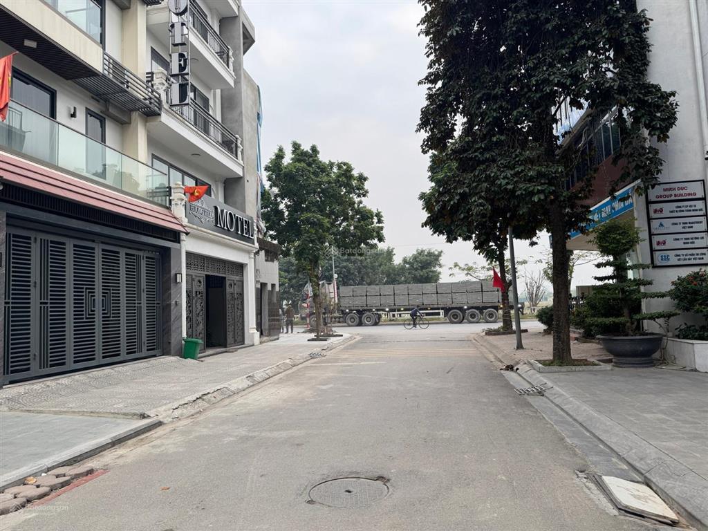 Nhà phân lô khu đấu giá phúc lợi  vỉa hè  kinh doanh  thang máy  full nội thất. dt 90m2, 6m.