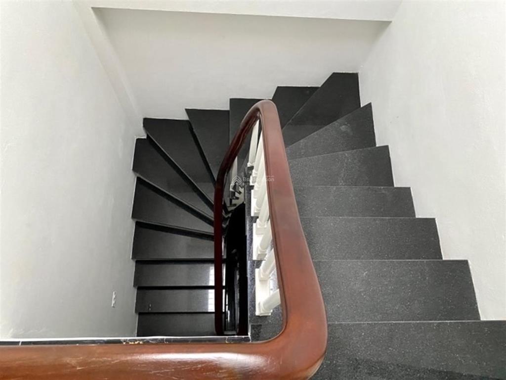 Nhà phân lô khu đấu giá phúc lợi  vỉa hè  kinh doanh  thang máy  full nội thất. dt 90m2, 6m.