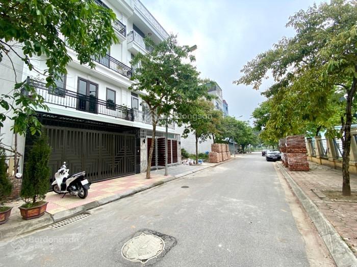 Bán nhà khu đấu giá phúc lợi vỉa hè  kinh doanh  thang máy. 80m2, 5 tầng, mt5.5m.
giá chào22.9