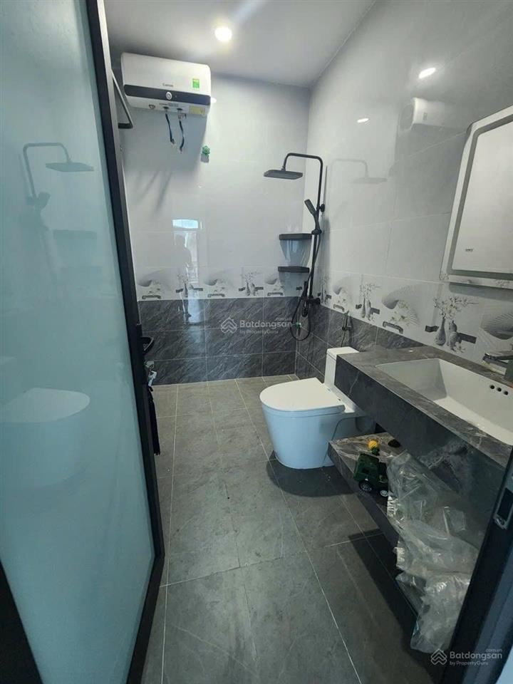 Bán nhà việt hưng  oto 5 chỗ đỗ cửa  cách oto 7 chỗ 10m  dt 35m2, 5 tầng, 3 ngủ, full nội thất.