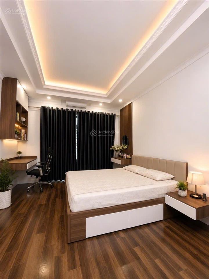 Bán nhà việt hưng  oto 5 chỗ đỗ cửa  cách oto 7 chỗ 10m  dt 35m2, 5 tầng, 3 ngủ, full nội thất.