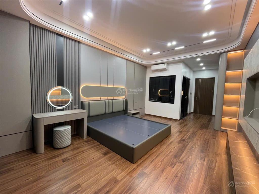 Bán nhà phố việt hưng gần bigc long biên  thang máy oto tránh 10m, 50m3, 6 tầng, mt4m. hơn 9 ty