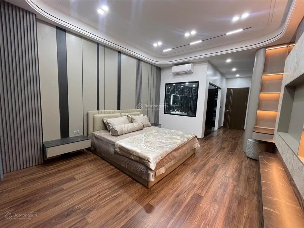Bán nhà phố việt hưng gần bigc long biên  thang máy oto tránh 10m, 50m3, 6 tầng, mt4m. hơn 9 ty