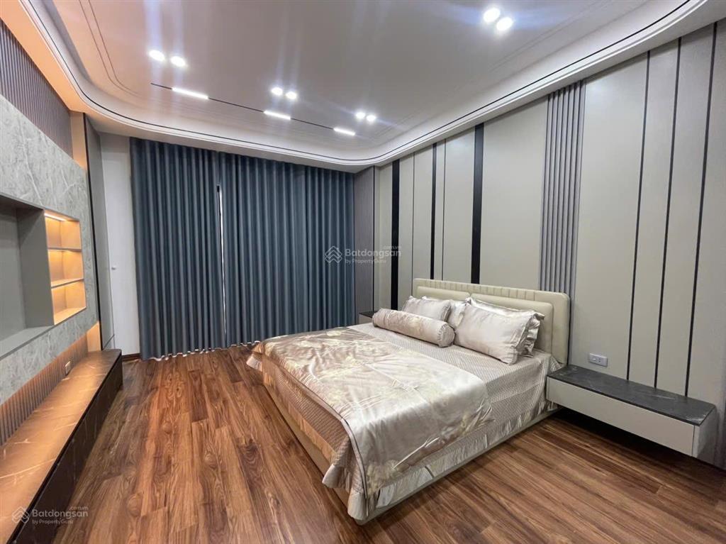 Bán nhà phố việt hưng gần bigc long biên  thang máy oto tránh 10m, 50m3, 6 tầng, mt4m. hơn 9 ty