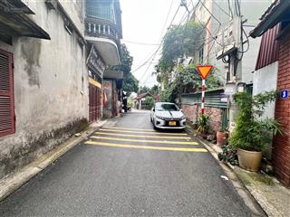 Bán nhà c4 đa tốn  ngõ oto 16 chỗ vào  cách oto tránh 10m  dt 369m2, mt 12.8m. giá hơn 60tr/m2