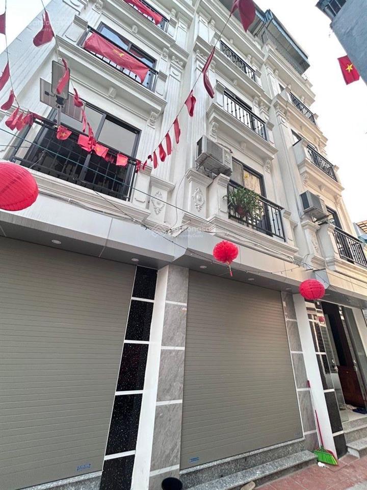 Bán nhà phúc lợi  oto đỗ gần  full nội thất. dt 33m2, 5 tầng, mt 3.5m. giá 5.8 tỷ có tl