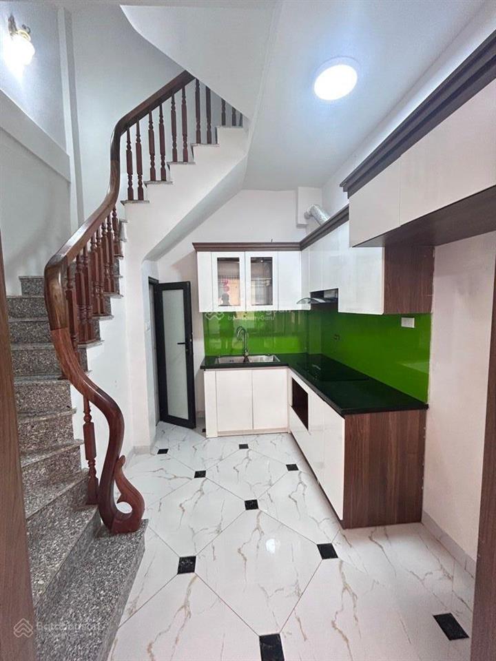 Bán nhà phúc lợi  oto đỗ gần  full nội thất. dt 33m2, 5 tầng, mt 3.5m. giá 5.8 tỷ có tl