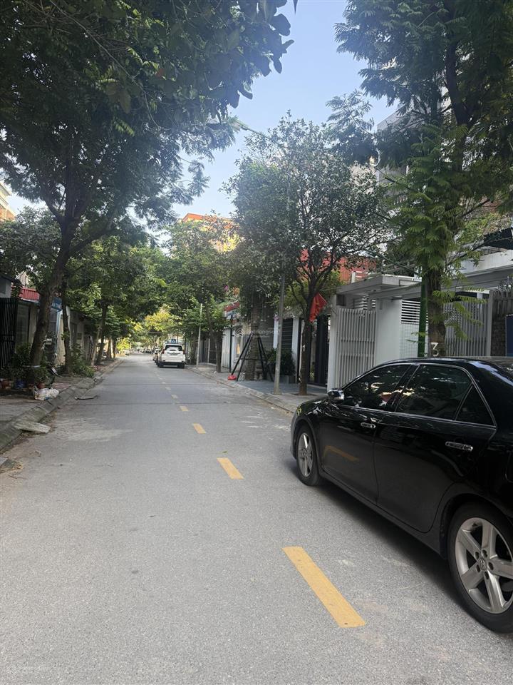Bán nhà nguyễn bình  đường 3 xe tránh  ngõ thông  view trước mặt thoáng. dt 220m2, mt 9.2m