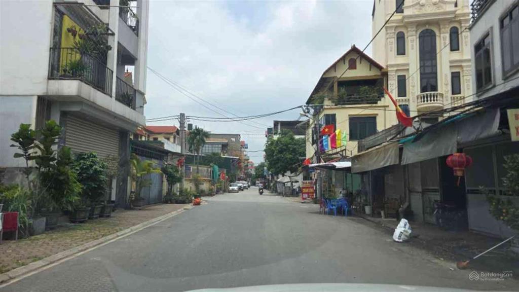 Cần bán gấp nhà đường nguyễn bình  đường 3 xe tải tránh, thông view sân chơi thoáng.220m2,mt9.5m