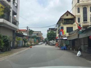 Cần bán gấp nhà đường nguyễn bình  đường 3 xe tải tránh, thông view sân chơi thoáng.220m2,mt9.5m