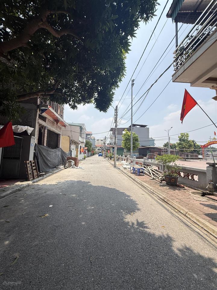 Cần bán gấp nhà đường nguyễn bình  đường 3 xe tải tránh, thông view sân chơi thoáng.220m2,mt9.5m