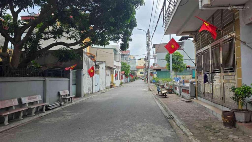Cần bán gấp nhà đường nguyễn bình  đường 3 xe tải tránh, thông view sân chơi thoáng.220m2,mt9.5m