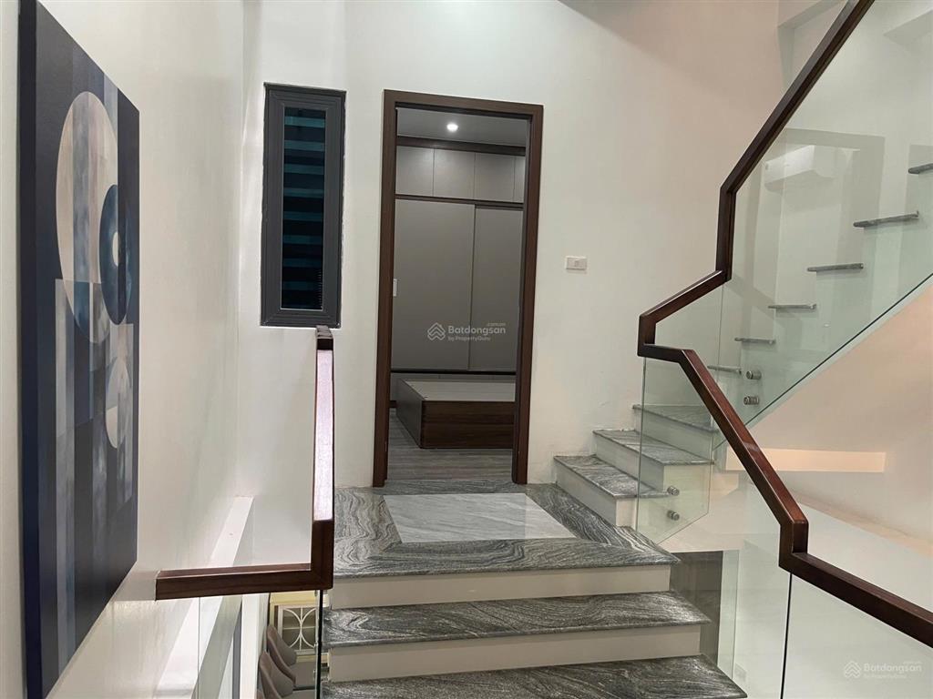 Cho thuê nhà ngõ 206 nguyễn quý trị  cạnh vinocepart 1. oto 7 chỗ vào nhà  view thoáng. 45m2, 4t