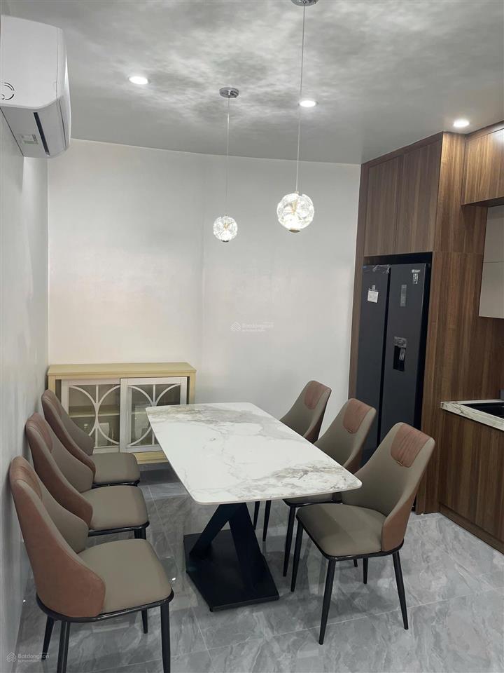 Cho thuê nhà ngõ 206 nguyễn quý trị  cạnh vinocepart 1. oto 7 chỗ vào nhà  view thoáng. 45m2, 4t