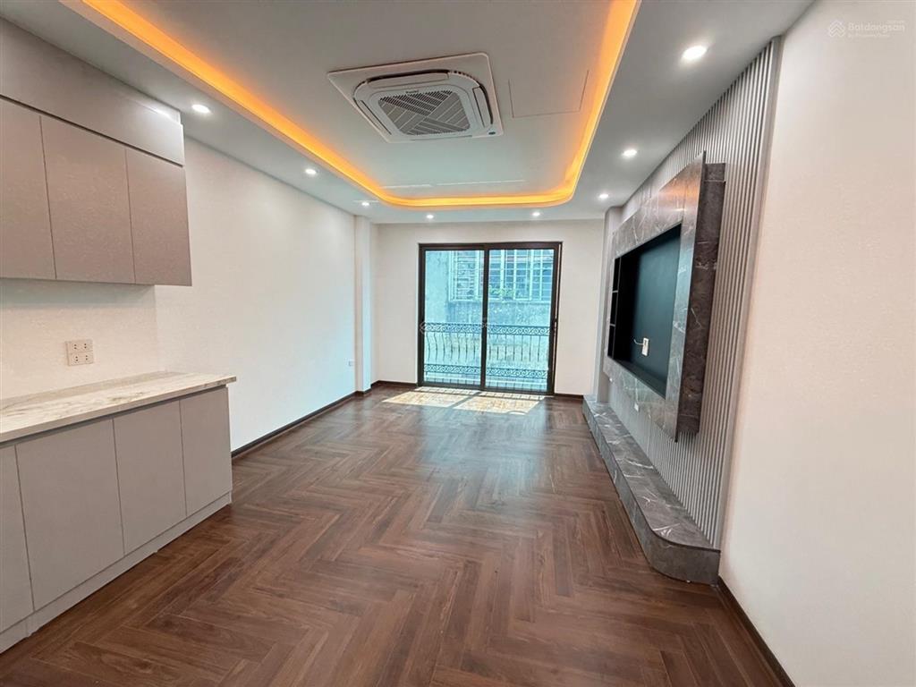 Cho thuê nhà phúc lợi  6 tầng  gần full nội thất. 40m2, 6 tầng. giá 9tr/tháng