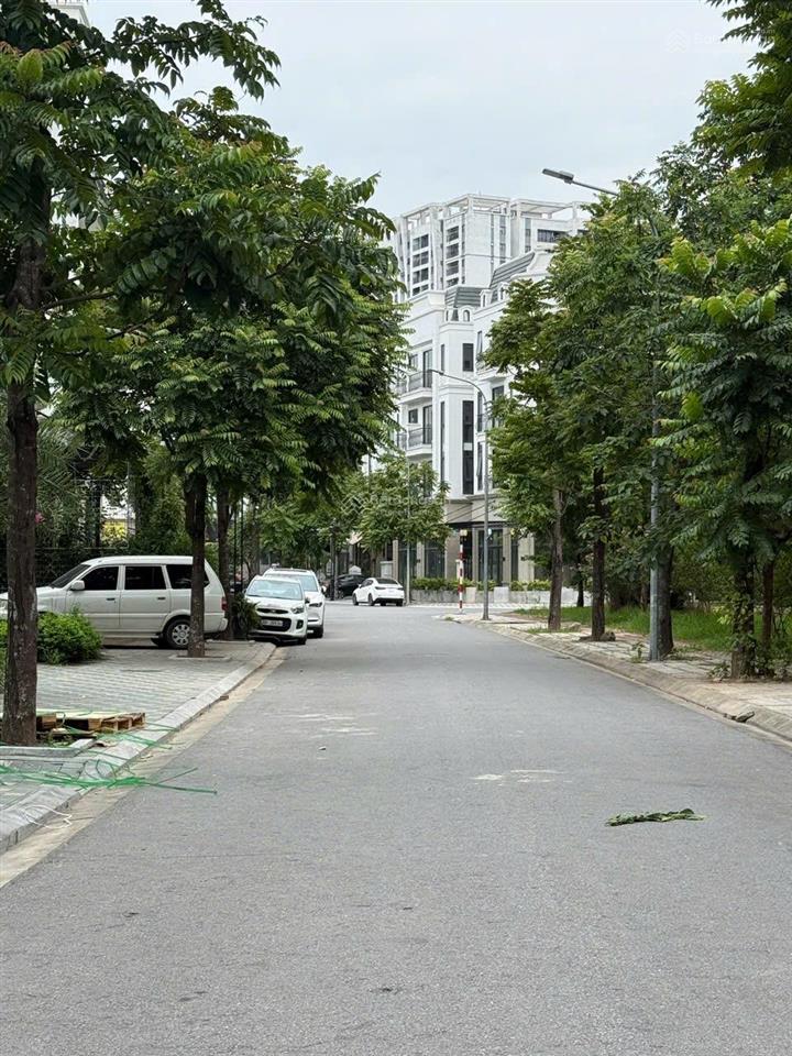 Cho thuê nhà the diamond point c14 phúc đồng108m2, 5t, mt6.5m vỉa hè rộng  nhà đã hoàn thiện.