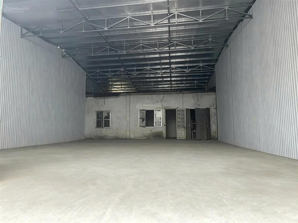 Cho thuê nhà cấp 4 bát khối  gần aeon long biên. 250m2, mt11m  ô tô tránh.