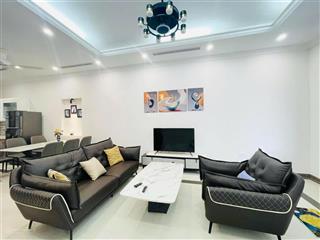 Cho thuê căn biệt thự khu nguyệt quế vinhomes long biên  thang máy  full nội thất. 96m2, 4 ngủ.