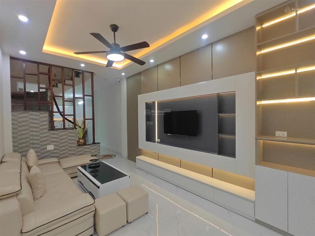 Cho thuê nhà gần chợ đồng dinh, gần aeon long biên. 50m2, 4 tầng, 4 ngủ, full nội thất. giá12tr/th