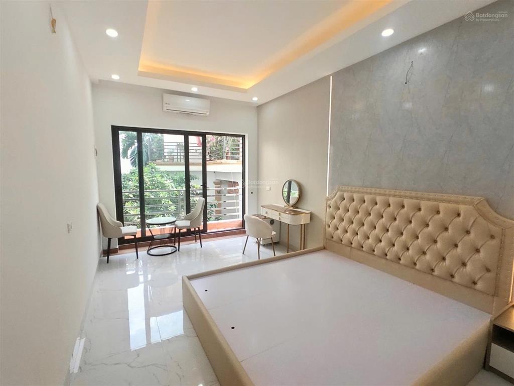 Cho thuê nhà gần chợ đồng dinh, gần aeon long biên. 50m2, 4 tầng, 4 ngủ, full nội thất. giá12tr/th