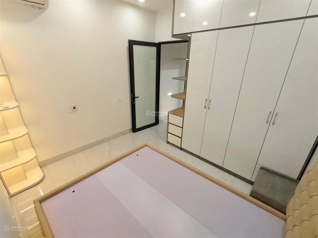 Cho thuê nhà gần chợ đồng dinh, gần aeon long biên. 50m2, 4 tầng, 4 ngủ, full nội thất. giá12tr/th