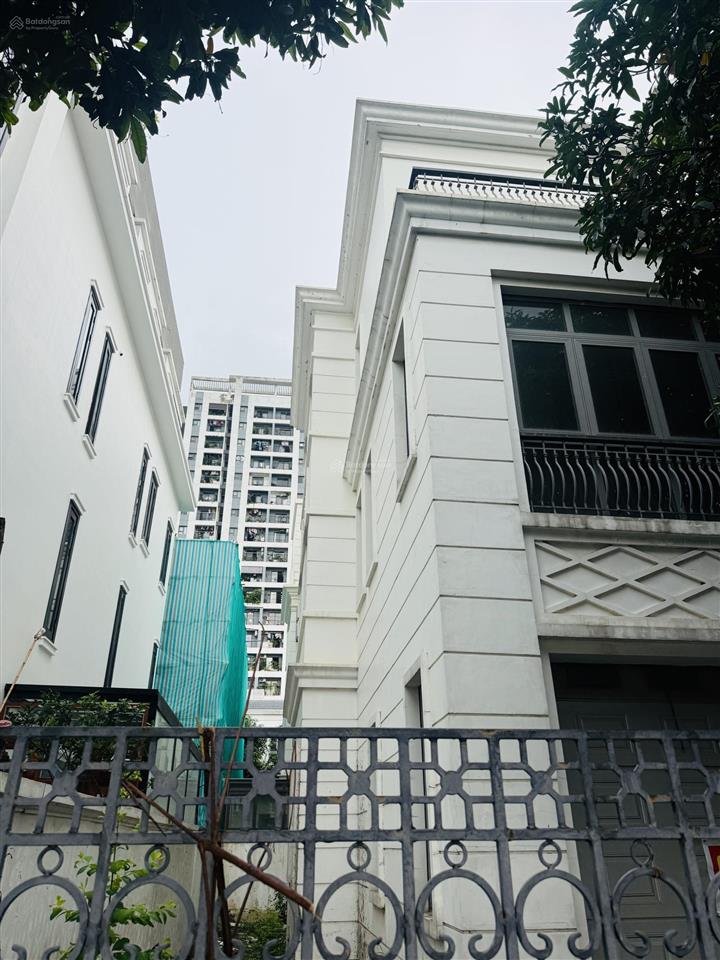 Cho thuê bt thô đường nguyệt quế  vinhomes long biên căn góc 520m2, mt20m. giá thuê 70tr/th