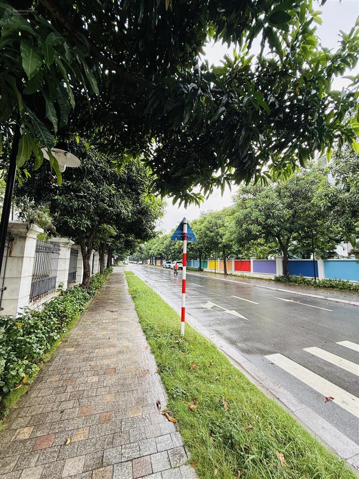Cho thuê bt thô đường nguyệt quế  vinhomes long biên căn góc 520m2, mt20m. giá thuê 70tr/th