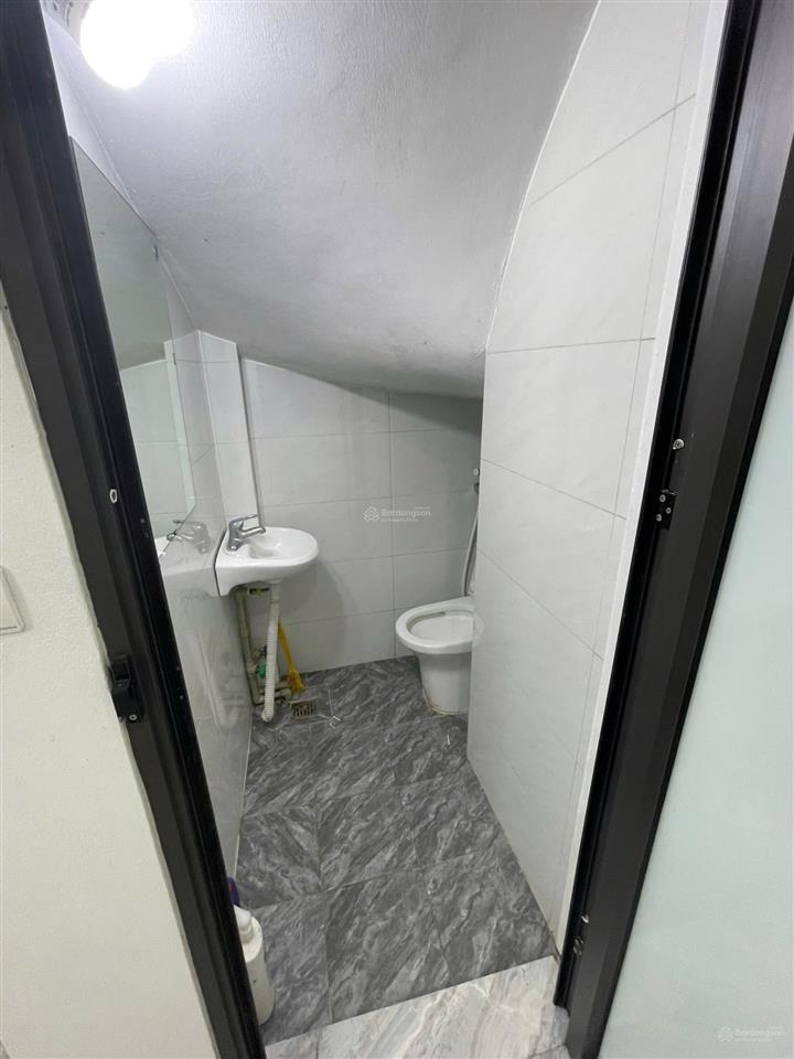 Cho thuê nhà trọ cạnh ecohomes long biên  45m2, 4 ngủ, giá8tr/tháng.