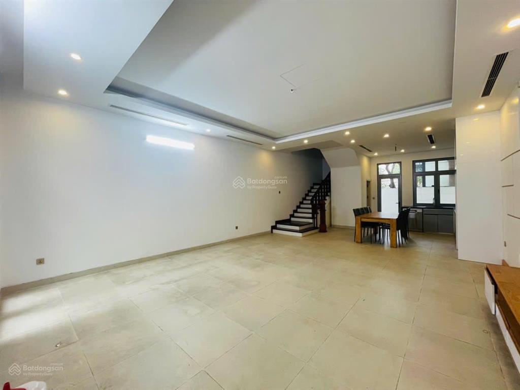 Cho thuê căn biệt thự khu nguyệt quế  sát hồ  full nội thất. 96m2, 3 ngủ, 4vs. điều hoà âm trần