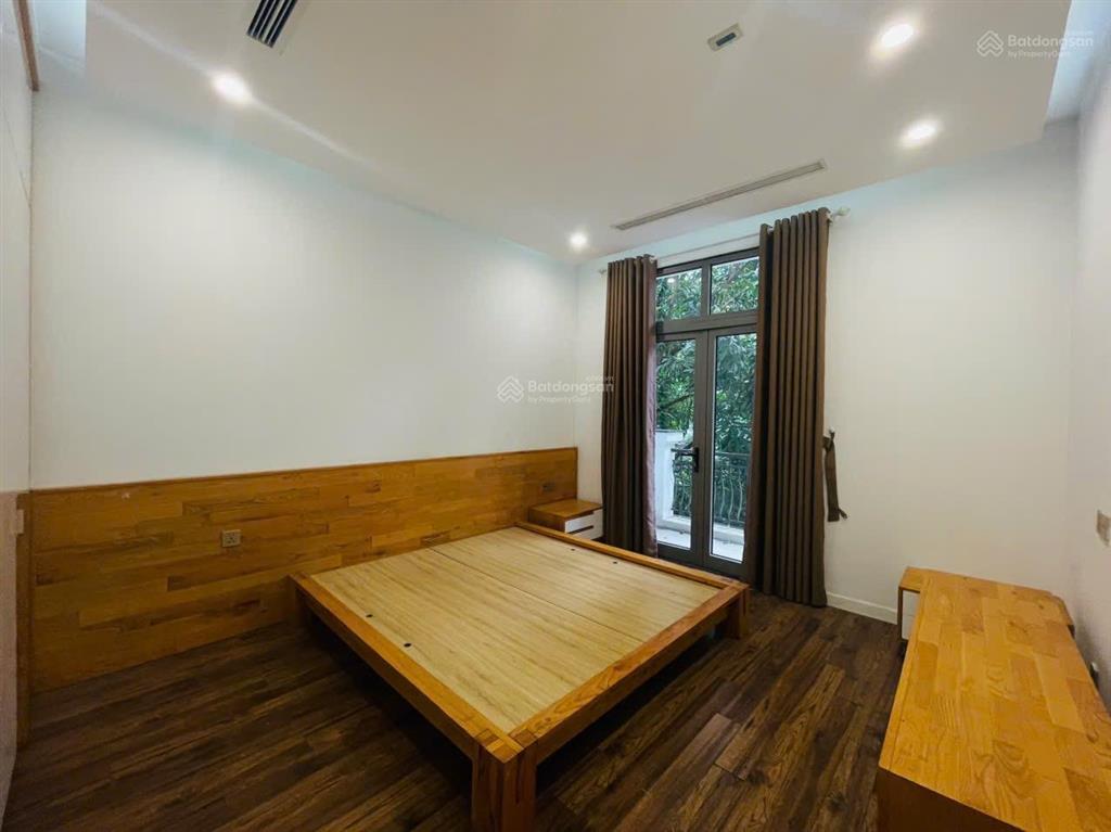 Cho thuê căn biệt thự khu nguyệt quế  sát hồ  full nội thất. 96m2, 3 ngủ, 4vs. điều hoà âm trần