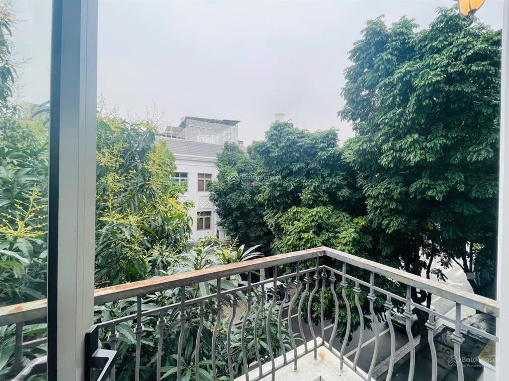 Cho thuê căn biệt thự khu nguyệt quế  sát hồ  full nội thất. 96m2, 3 ngủ, 4vs. điều hoà âm trần