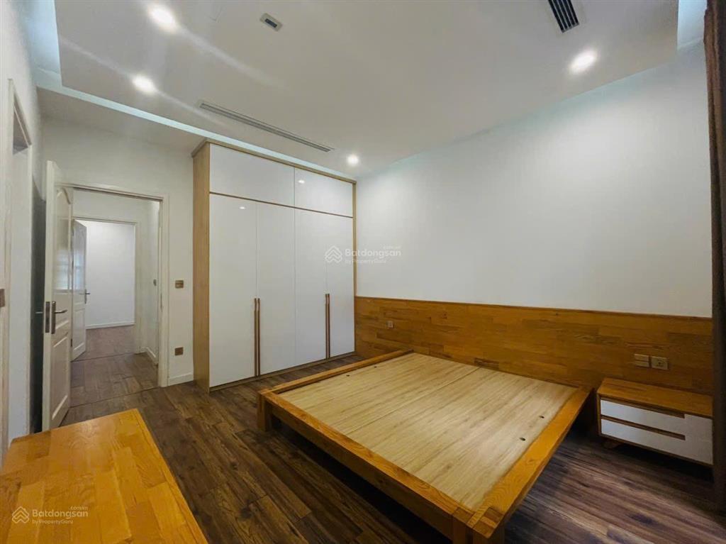 Cho thuê căn biệt thự khu nguyệt quế  sát hồ  full nội thất. 96m2, 3 ngủ, 4vs. điều hoà âm trần