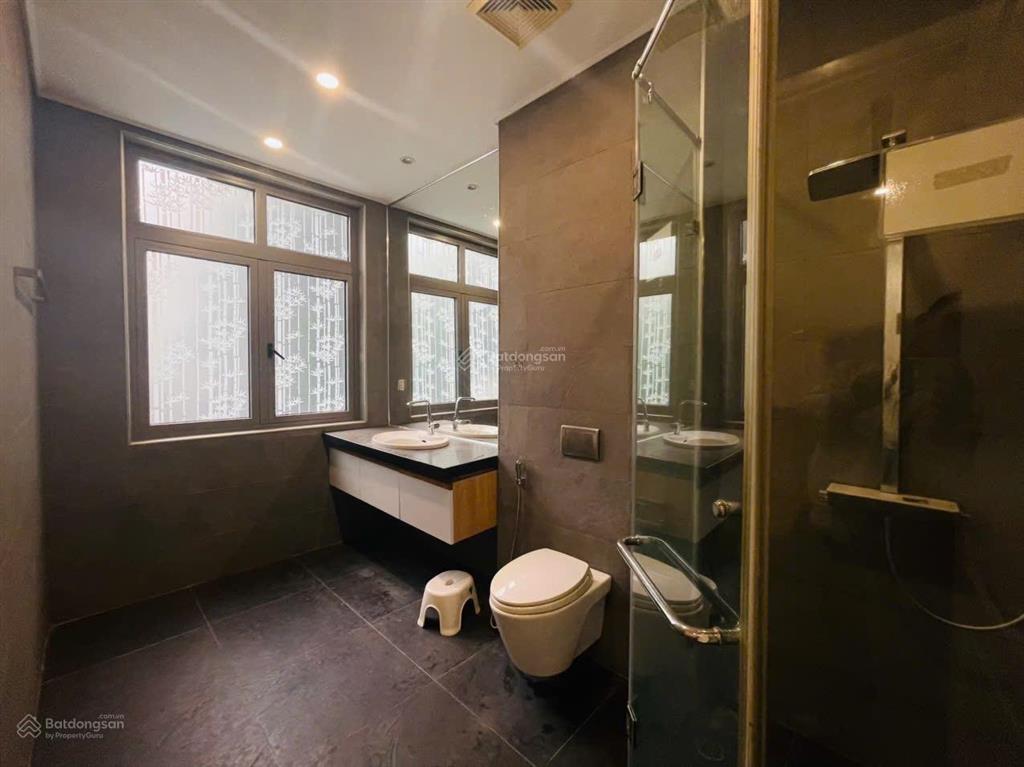 Cho thuê căn biệt thự khu nguyệt quế  sát hồ  full nội thất. 96m2, 3 ngủ, 4vs. điều hoà âm trần