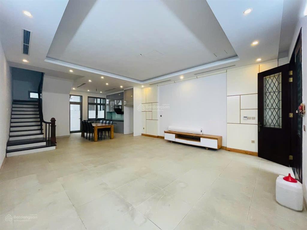 Cho thuê căn biệt thự khu nguyệt quế  sát hồ  full nội thất. 96m2, 3 ngủ, 4vs. điều hoà âm trần
