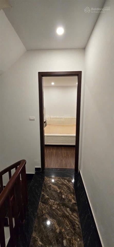 Cho thuê nhà riêng ngõ 83 phúc lợi  oto đỗ cửa full nội thất  gần trường học và chợ. 38m2, 6tâng