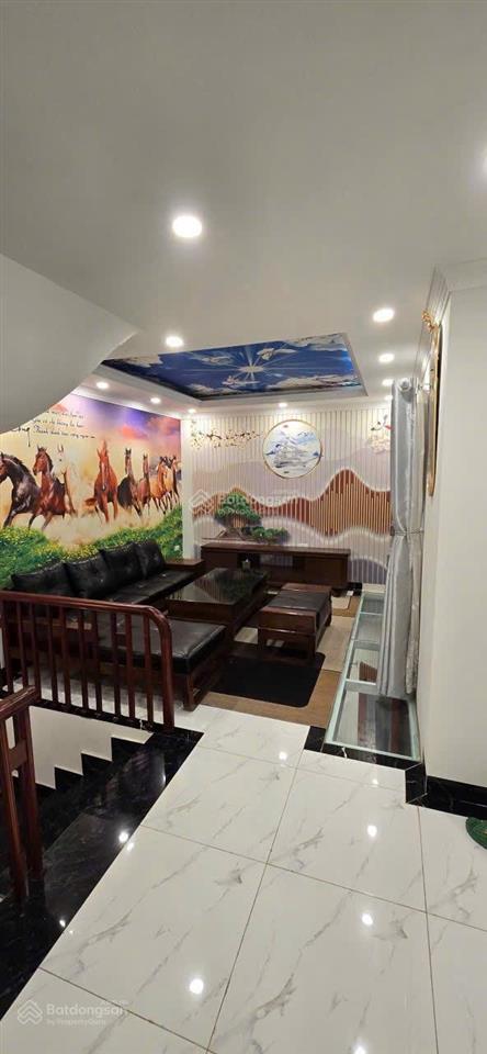 Cho thuê nhà riêng ngõ 83 phúc lợi  oto đỗ cửa full nội thất  gần trường học và chợ. 38m2, 6tâng